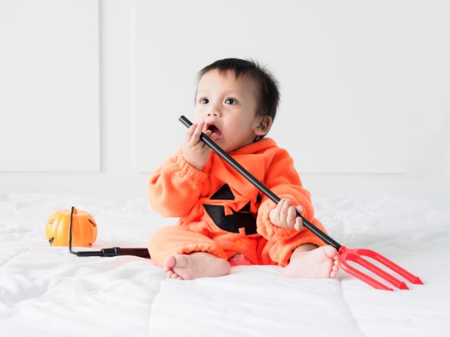 Idee per un Halloween poco spaventoso Un bambino travestito