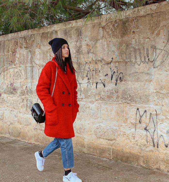 Elisabetta Laterza Elisabetta Laterza in un outfit casual con cappotto rosso