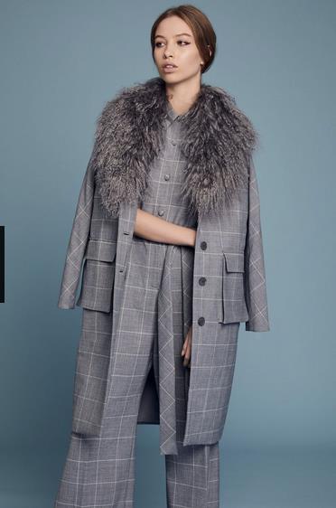 Completo grigio NYFW Un completo grigio Lela Rose alla New York Fashion Week 2018
