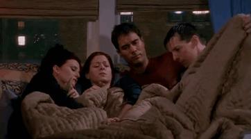 Grace e il dolore dopo la rottura con Nathan Il cast in una scena di Will & Grace della quarta stagione