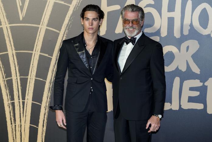Fashion for Relief: l'evento organizzato a Londra da Naomi Campbell Pierce Brosnan e suo figlio all'evento Fashion for Relief