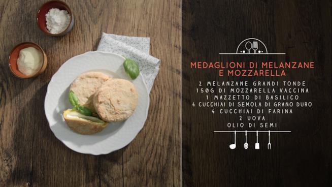 Medaglioni a base di melanzane e mozzarella Medaglioni di melanzane
