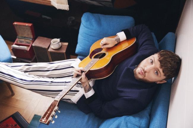 Ospite sul palco della finale di X Factor 11, James Arthur è al lavoro sul nuovo album in uscita nel 2018 James Arthur intervista: il nuovo singolo è Naked in attesa dell'album