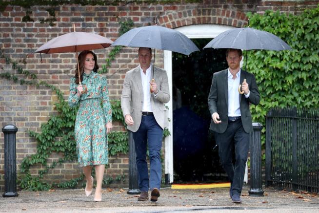 I principi William e Harry ricordano Lady Diana Kate Middleton e i principi William e Harry