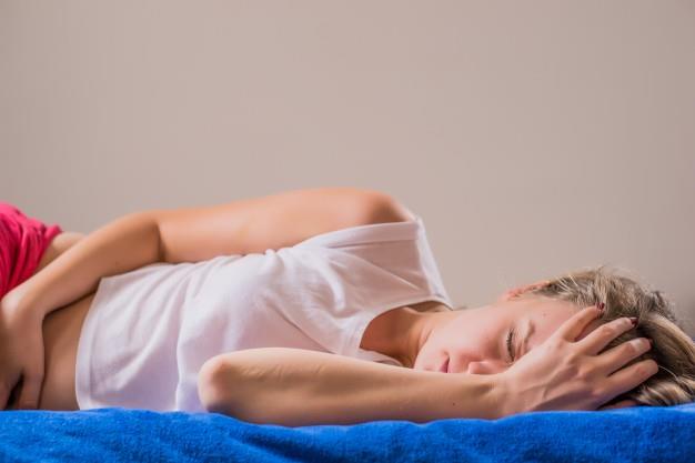Il tuo ginecologo deve sapere se durante un rapporto provi dolore Donna che prova dolore