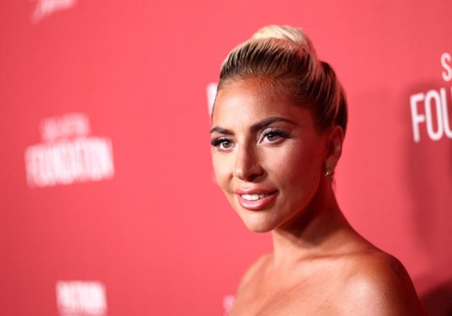 Podio al femminile per i singoli più ascoltati nel Regno Unito: ecco la UK Singles Top 100 Ariana Grande, Little Mix e Lady Gaga sul podio della classifica dei singoli del momento in UK
