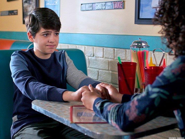 Andi Mack Cyrus in una scena di Andi Mack