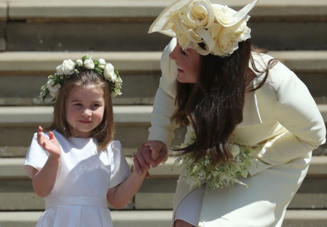 Charlotte copia lo stile della sua mamma, Kate Middleton La Principessa Charlotte e Kate Middleton