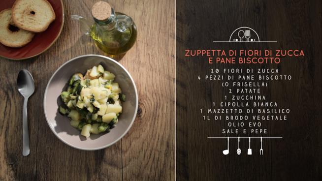 Zuppetta di fiori di zucca e patate con pane biscotto sbriciolato Zuppetta di fiori di zucca e pane biscotto