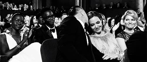 Brad Pitt e Angelina Jolie - GIF Brad Pitt e Angelina Jolie agli Oscar