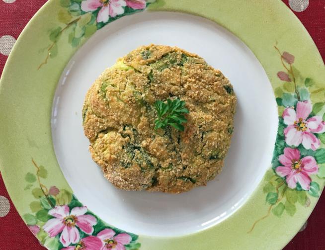 Cotoletta di zucchine cotoletta di zucchine in piatto