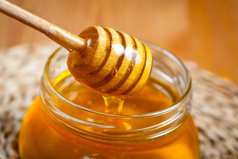 Come il miele abbellisce i capelli Un vasetto di miele