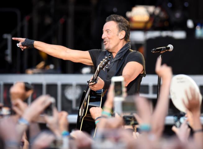 Il cantante e musicista Bruce Springsteen al concerto di Barcellona 2016 Il re della musica rock sul palco del concerto a Barcellona 2016