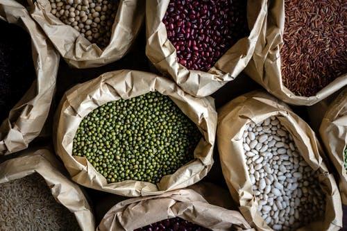 La vitamina B5 si trova in legumi e frutta secca La vitamina B5 si trova in legumi e frutta secca