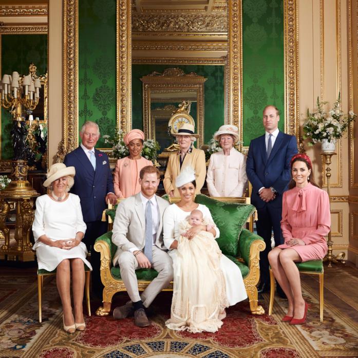 Foto della royal family per il battesimo di Archie Famiglia reale in posa per una fotografia per il battesimo di Archie