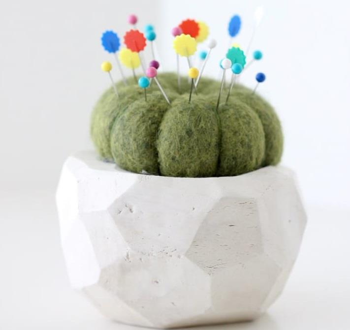 Portaspilli a forma di cactus Un simpatico portaspilli in feltro a forma di cactus