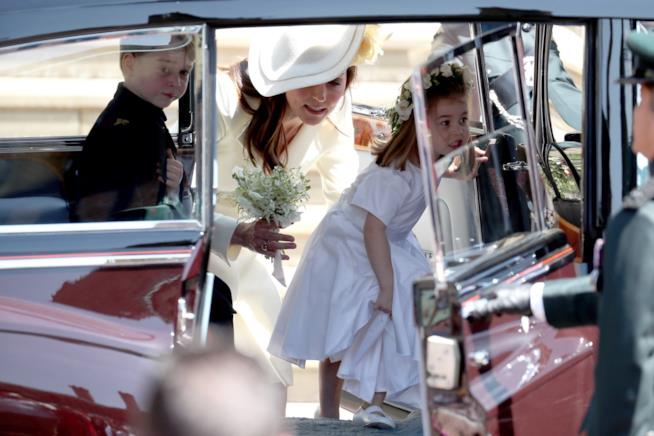 George e Charlotte scelti come paggetto e damigella dalla Principessa Eugenia George e Charlotte con Kate Middleton