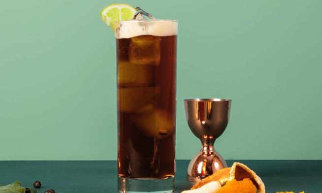 Nuova bevanda di Starbucks: Gin Barrel-Aged Cold Brew Gin Barrel-Aged Cold Brew di Starbucks