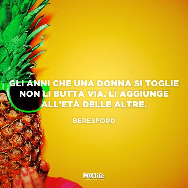 Citazione Beresford Donna con un'ananas davanti il viso
