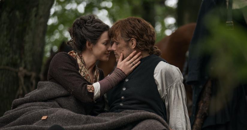 Claire e Jamie vi danno appuntamento nel 2020 Claire e Jamie in Outlander 4