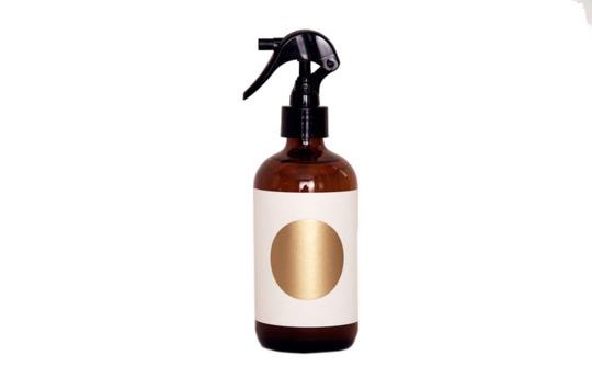 4.w540.h356 L'olio spray per la casa usato da Aubrey Plaza