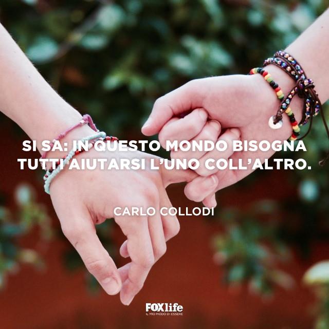 Frase aiuto Mani di ragazzo e ragazza