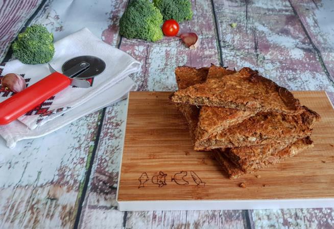 Schiacciata integrale con patate dolci e farina di farro Spicchi di focaccia croccante