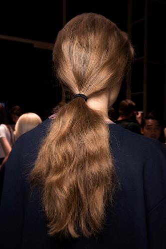 Capelli con coda Capelli raccolti