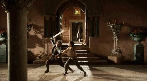 Il duello Arya duella e sorride