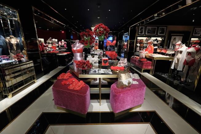 Victoria's Secret apre un nuovo punto vendita L'interno di una boutique di Victoria's Secret