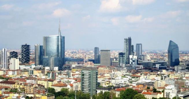 Milano skyline Milano skyline panorama vista diurna