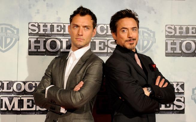 Robert Downey Jr e Jude Law alla premiere di Sherlock Holmes Robert Downey Jr e Jude Law posano per una foto insieme