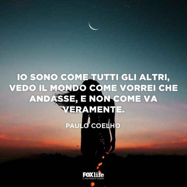 Guardare il mondo come gli altri Ragazza di fronte alla luna