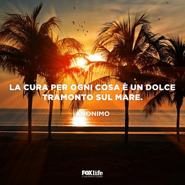 Il tramonto è un beneficio per l'anima Spiaggia al tramonto