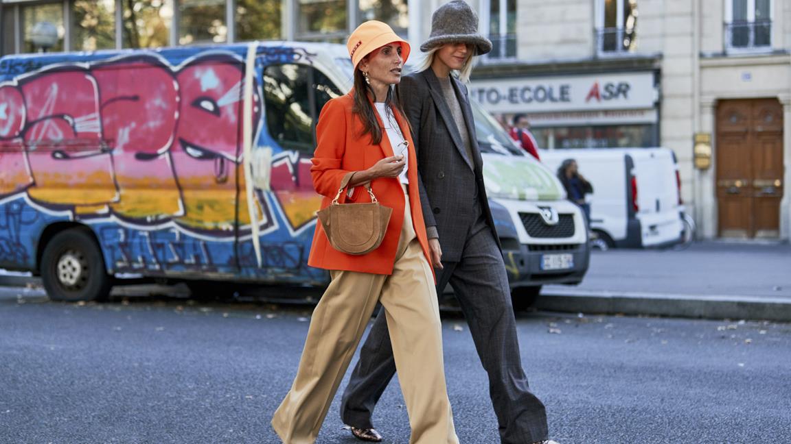 Come indossare i pantaloni larghi in estate
