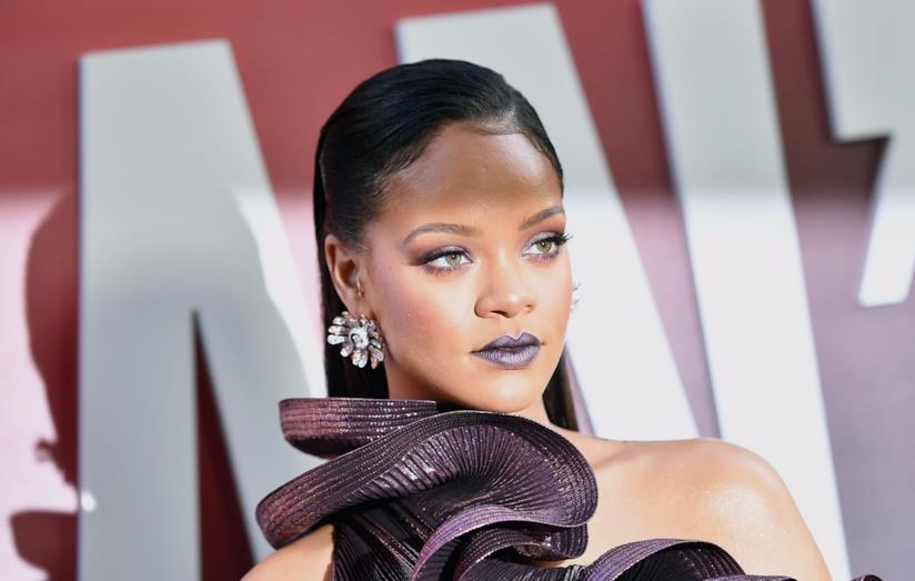 Rubata ostrica a Rihanna Rihanna in primo piano