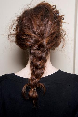 Capelli castani raccolti Capelli castani riflessi