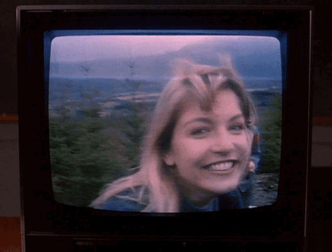I segreti di Twin Peaks e le altre 19 serie TV che hanno lasciato un segno negli anni '90. Da College a E.R. - Medici in Prima Linea, i titoli simbolo andati in onda più di 20 anni fa Laura Palmer, il suo omicidio è al centro de I segreti di Twin Peaks: serie TV chiave degli anni '90