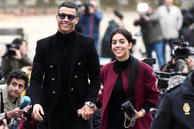 Cristiano Ronaldo e Georgina Rodriguez si cantano la serenata Cristiano Ronaldo e Georgina Rodriguez