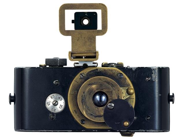 A Roma unica tappa italiana per la mostra I Grandi Maestri. 100 Anni di fotografia Leica La prima Leica, costruita da Oskar Barnack e completata nel 1914