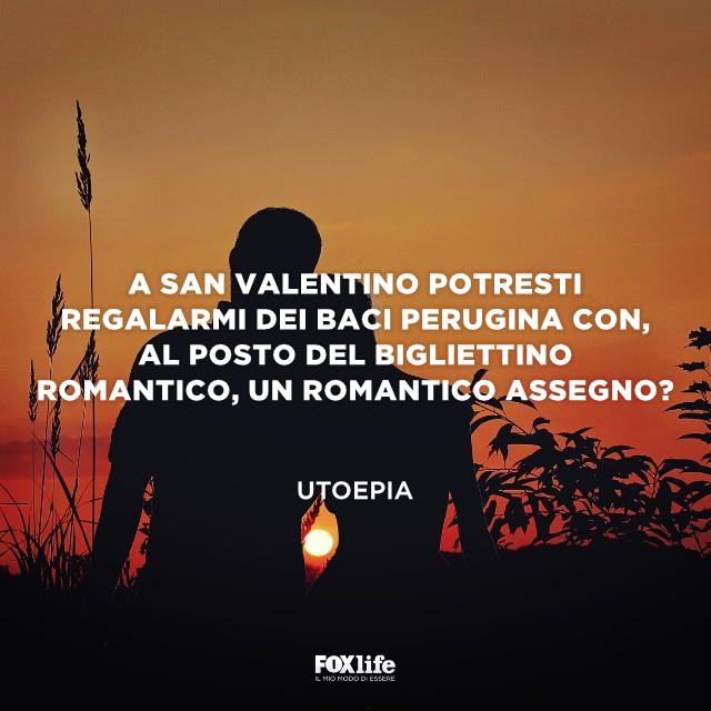 Citazione Utoepia Coppia di fidanzati seduti di fronte al tramonto in penombra