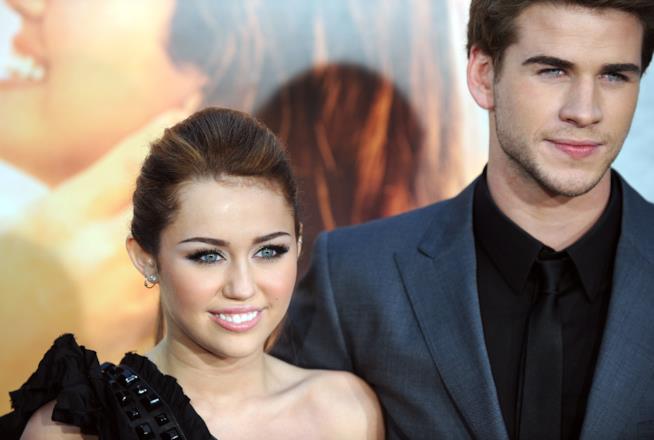 Tutto sulle spese per il matrimonio di Miley Cyrus e Liam Hemsworth Miley Cyrus e Liam Hemsworth
