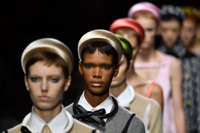 Prada I cerchietti nella sfilata di Prada