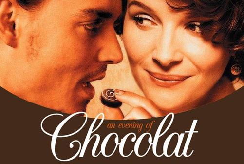 Johnny Depp e Juliette Binoche, protagonisti di Chocolat Con la sua abilità pasticceria, Juliette Binoche conquista Depp e gli abitanti del suo villaggio