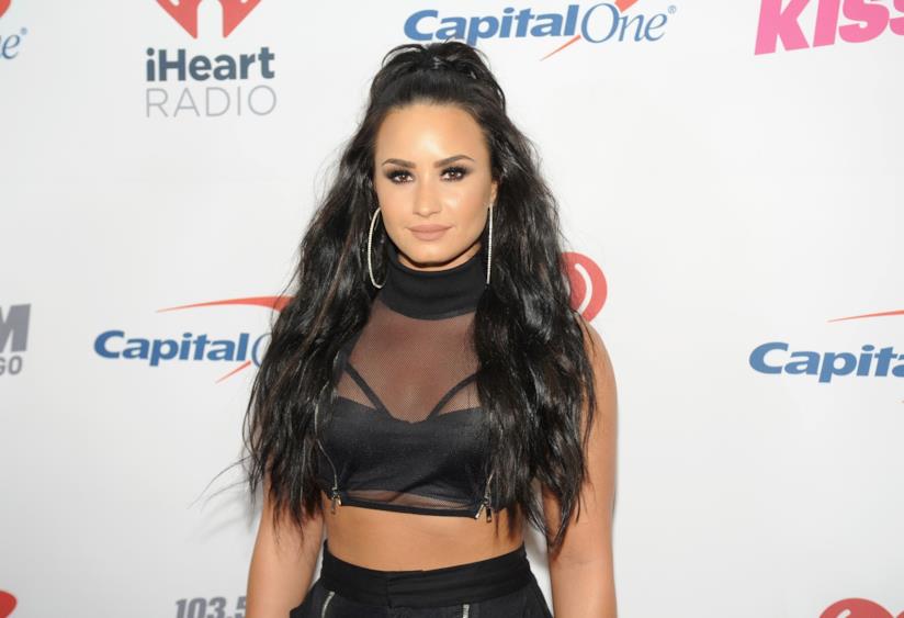 Demi Lovato ha iniziato a uscire con il concorrente di reality Mike Johnson Demi Lovato