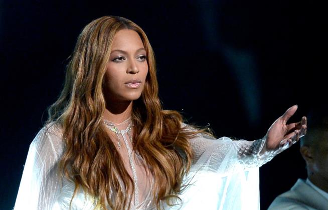 Beyoncé vegana per il Coachella Beyoncé durante un'esibizione