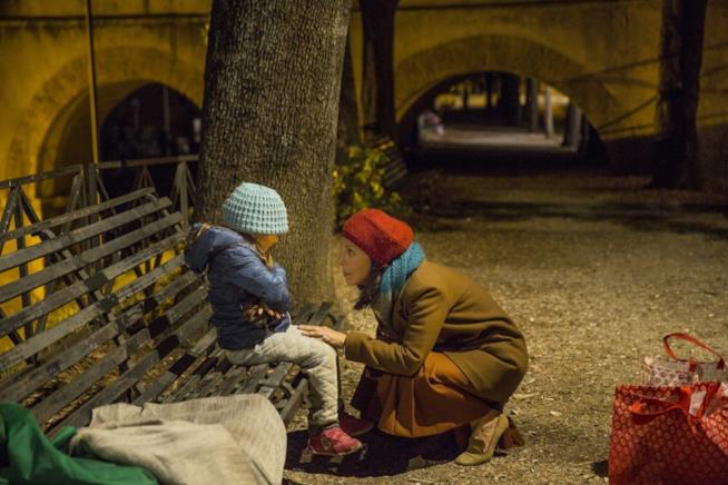 Nove lune e mezza, l'incontro a con il cast del film Michela Andreozzi in una scena del film Nove lune e mezza