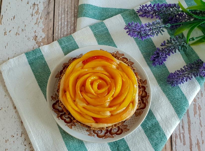 Crostatina alle pesche Dolce con frutta fresca