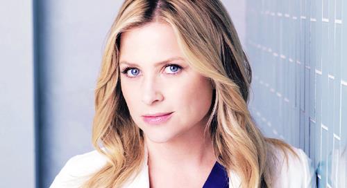 Arizona Robbins in Grey's Anatomy Jessica Capshaw interpreta Arizona Robbins dalla quinta stagione di Grey's Anatomy
