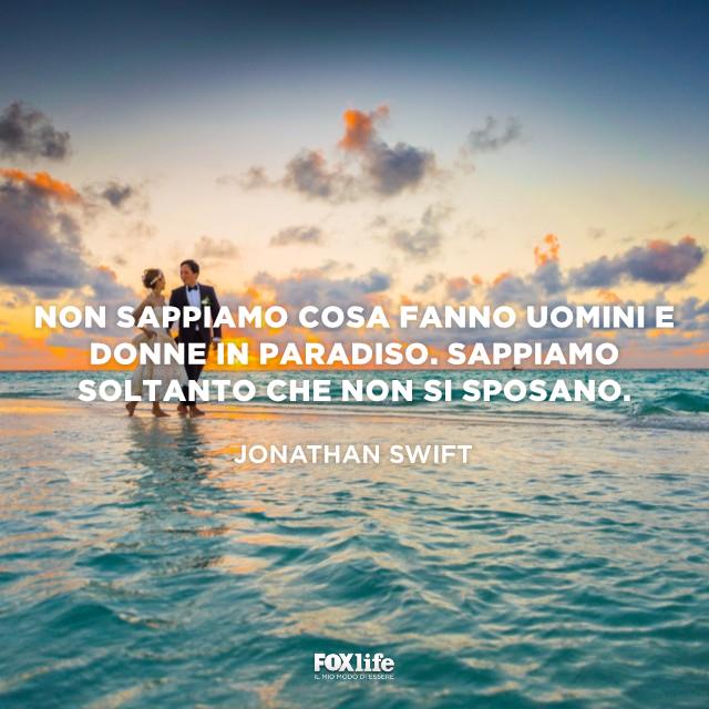 Citazione Swift Coppia di sposi passeggia in riva al mare